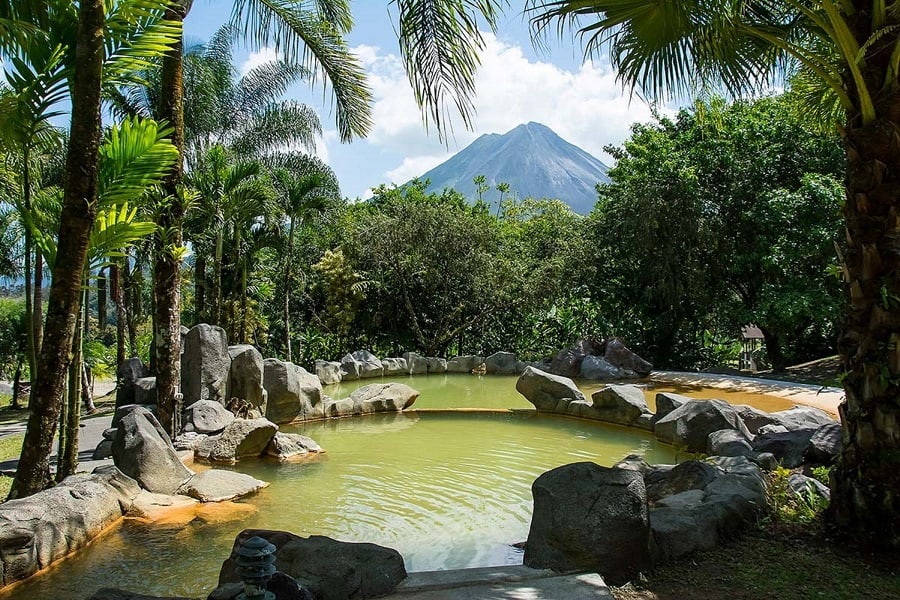 Costa Rica guided tour-Thermal springs with Arenal volcano